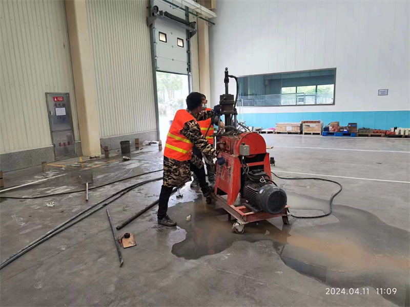 西流河镇厂房地面下沉塌陷注浆加固施工